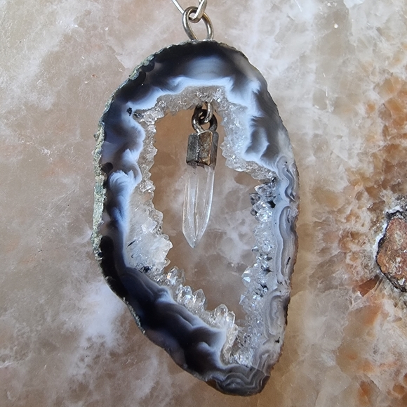 Crystal Agate Goede Pendant - Picture 4 of 6